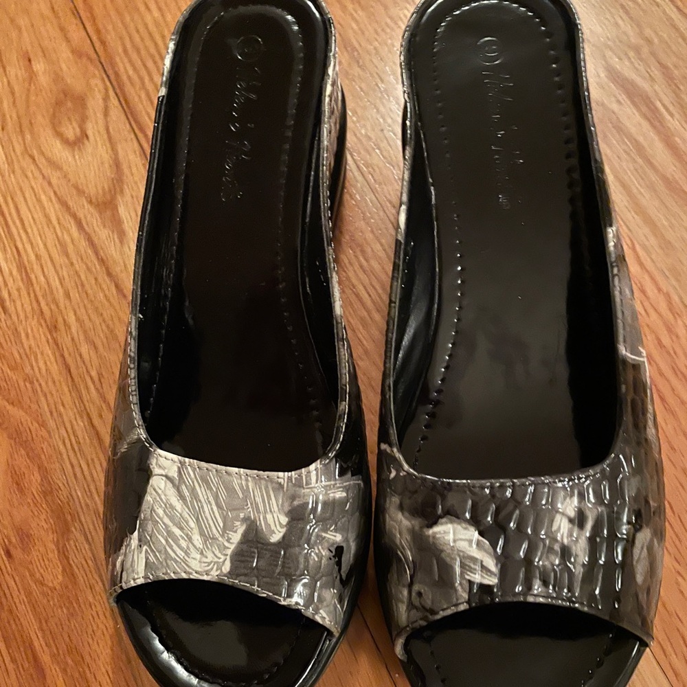 Womens Helen’s Heart Wedge Slip-ons